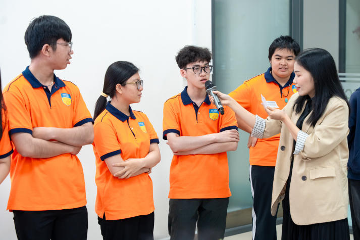 Ban cán sự lớp HUTECH học kỹ năng kết nối tập thể bằng lắng nghe và thấu cảm 37