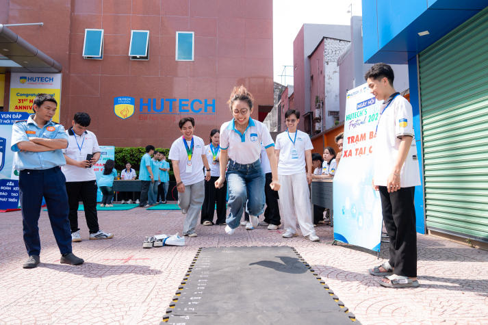 [Video] Sinh viên Khoa Điều dưỡng - Kỹ thuật y học “cháy” hết mình tại HUTECH’s Health Festival 2026 47
