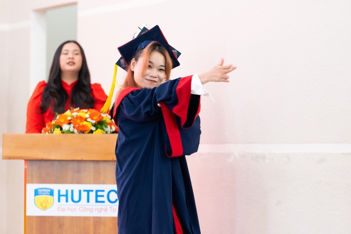 [Video] Tân Cử nhân, Kỹ sư Viện Công nghệ Việt - Nhật HUTECH tốt nghiệp trong niềm hân hoan và xúc động 93