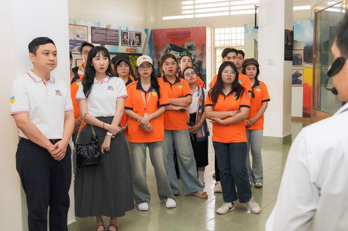 Chi bộ 17 mang “Trung thu cho em” ấm áp đến với thiếu nhi ở tỉnh Vĩnh Long 135