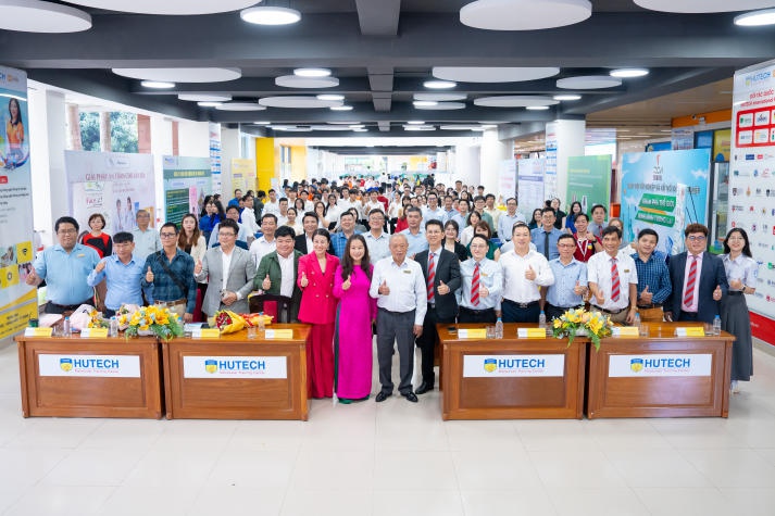 [Video] Sinh viên Viện Khoa học Ứng dụng HUTECH bảo vệ đồ án trước doanh nghiệp và “săn” việc ngay tại trường 236