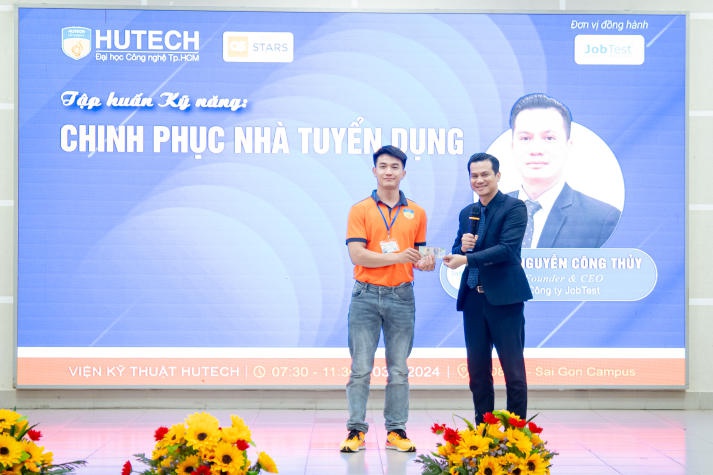 Sinh viên Viện Kỹ thuật HUTECH “bỏ túi” kỹ năng chinh phục nhà tuyển dụng 118