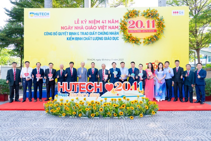 [Video] HUTECH long trọng tổ chức Lễ kỷ niệm 41 năm Ngày Nhà giáo Việt Nam 220