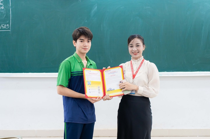[Video] HUTECH Scholarship Tour 2025: 9 tỉnh thành, 2.000 học bổng và hàng ngàn ước mơ được chắp cánh 23