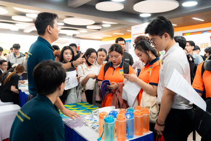 Doanh nghiệp đa quốc gia “đổ bộ” HUTECH International Job Fair 2025, mở ra hàng ngàn cơ hội nghề nghiệp cho sinh viên 79