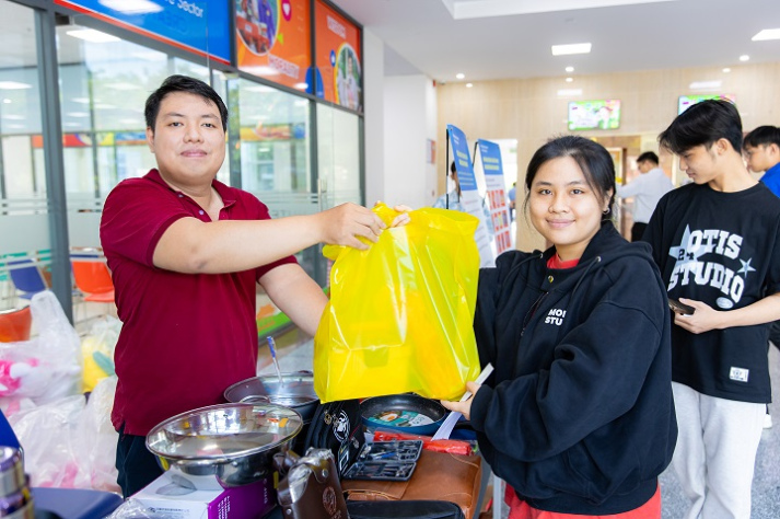 Tuổi trẻ HUTECH tiếp tục hành trình cống hiến và lan tỏa giá trị nhân văn qua Ngày hội hiến máu. 48