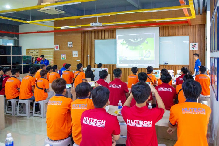Sinh viên Viện Kỹ thuật tham quan thực tế tại Công ty Zeng Hsing Industrial 45