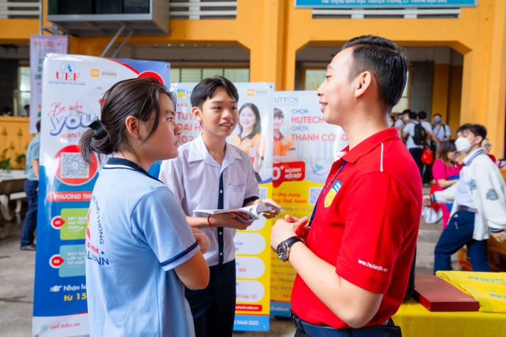 Hơn 1 triệu thí sinh cả nước thi tốt nghiệp THPT môn đầu tiên 44