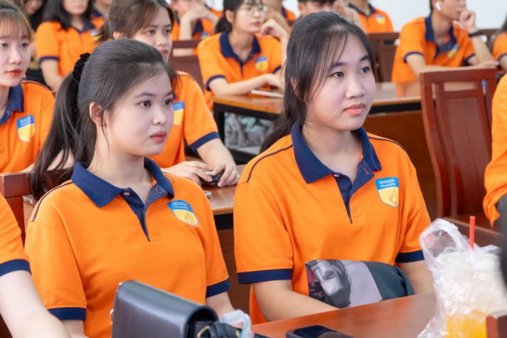 Sinh viên Khoa Tài chính - Thương mại HUTECH tham quan Công ty CP Việt Nam Kỹ nghệ Súc sản VISSAN 56