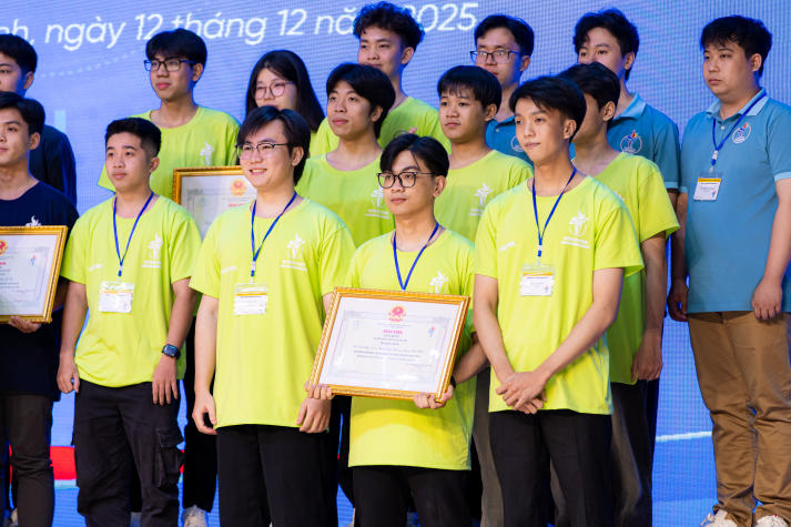 [Video] 10 dấu ấn HUTECH 2025: Khẳng định tầm vóc - Vững bước tương lai 463