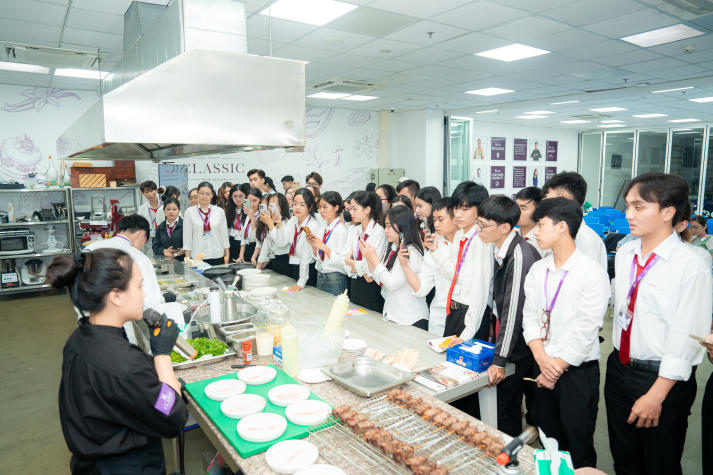 HUTECH-ers “mở rộng vị giác” cùng các đầu bếp đẳng cấp MasterChef tại Classic Fine Foods Việt Nam 71