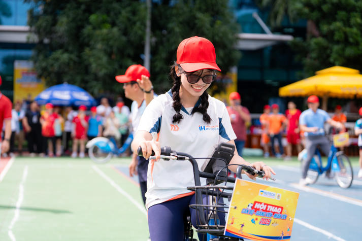 [Video] Sôi động, gắn kết và bùng nổ tại Hội thao Cán bộ - Giảng viên - Nhân viên HUTECH 2025 234