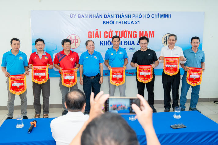 HUTECH xuất sắc giành giải Nhất đồng đội tại Giải Cờ tướng Nam Khối thi đua 21 năm học 2024-2025 9