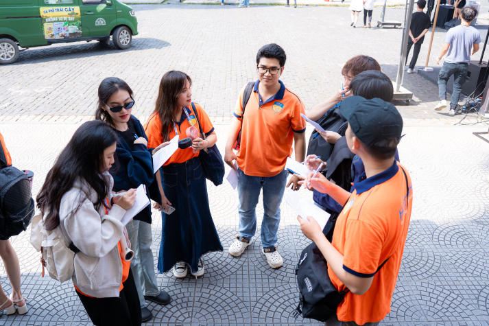 [Ảnh] Sinh viên Khoa Tiếng Anh và hành trình “học trong di sản” giữa lòng thành phố 48