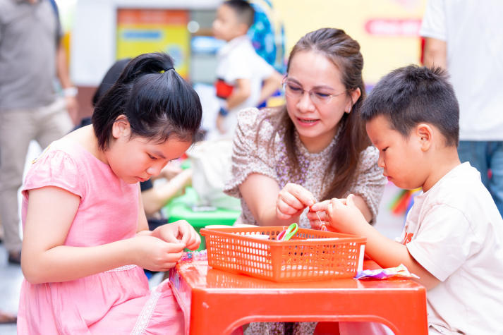 [Video] Ngày hội tuổi thơ HUTECH: Hành trình sắc màu cho những thiên thần nhỏ 57