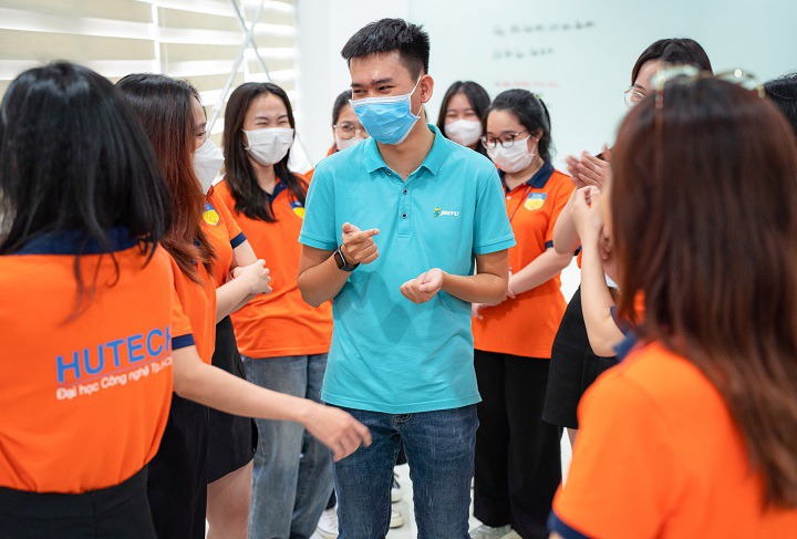 Sinh viên Khoa Trung Quốc học tích lũy nhiều kiến thức hữu ích qua chuyến tham quan Công ty TNHH JINYU Tire 42