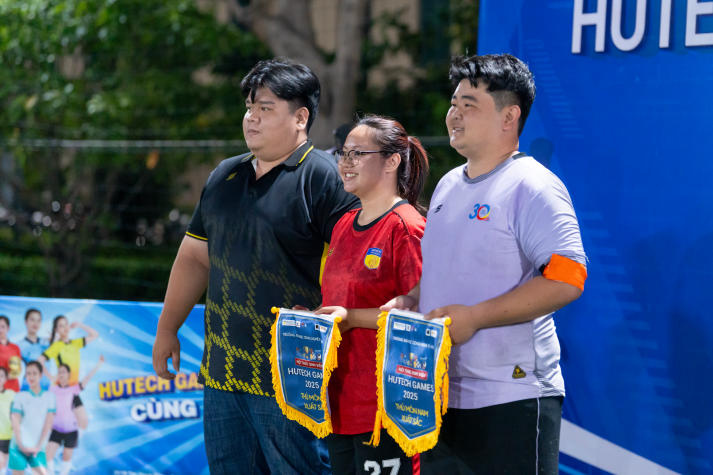 [HUTECH GAMES 2025] Vô địch Bóng đá nam, nữ gọi tên Viện Văn hoá - Nghệ thuật - Thể thao và Khoa Quản trị kinh doanh 305