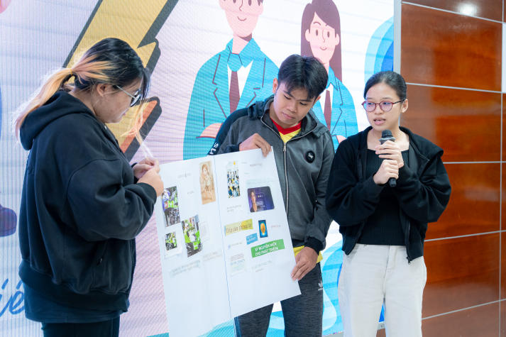 Sinh viên Khoa KHXH&QHCC “bỏ túi” bí quyết giao tiếp và ứng xử chuyên nghiệp 65