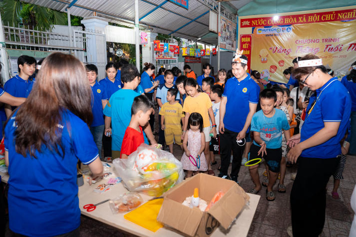 Sinh viên Khoa Thú y và hành trình thắp sáng “Vầng trăng tuổi thơ” 2025 61