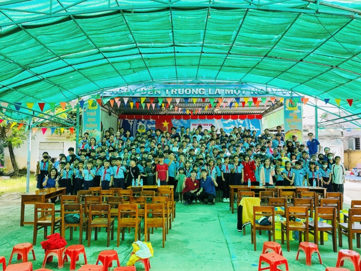 Mùa hè xanh HUTECH 2025 mặt trận Đồng Tháp: Hành trình trưởng thành, gắn kết và lan tỏa yêu thương 74