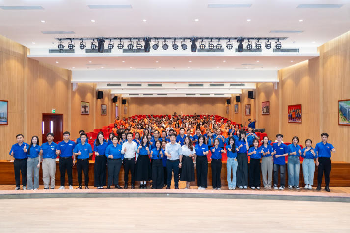 Sẵn sàng lên đường! Hơn 400 chiến sĩ Mùa hè xanh HUTECH 2025 hoàn tất tập huấn trước giờ ra quân 8