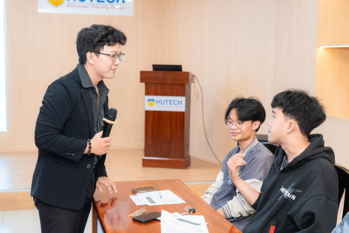 IT-ers HUTECH thực hành tiếng Anh chuyên ngành trong tình huống giao tiếp nghề nghiệp 84