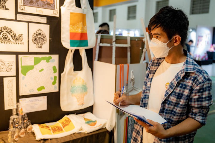 Mãn nhãn với loạt thiết kế ấn tượng trong triển lãm đồ họa vốn cổ và đồ họa bao bì của sinh viên Thiết kế đồ họa HUTECH 29