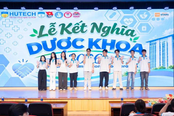 [Video] Lễ kết nghĩa Dược Khoa 2026: Chuyện học, chuyện nghề nối nhịp các thế hệ dược sĩ tương lai 81