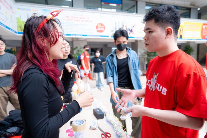 Cultural Day Xmas Joy 2024: Sinh viên Khoa Tiếng Anh lan tỏa tinh thần Giáng sinh cùng bè bạn quốc tế 44