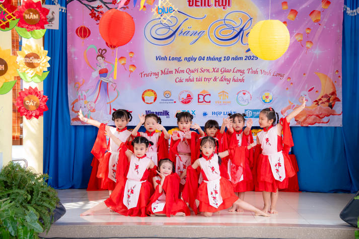 Một mùa Trăng trọn vẹn: Sinh viên Khoa Tài chính - Thương mại HUTECH đem niềm vui đến trẻ em Vĩnh Long 103