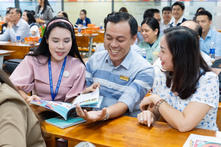 Chuyên gia NXB ĐH Cambridge Việt Nam chia sẻ kỹ năng thiết kế hoạt động dạy và học phân hoá cho giảng viên Khoa Tiếng Anh 58