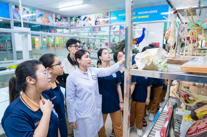 HUTECH đón đoàn học sinh trường TH-THCS-THPT Bùi Thị Xuân (Đồng Nai) tham quan, trải nghiệm môi trường đại học 48