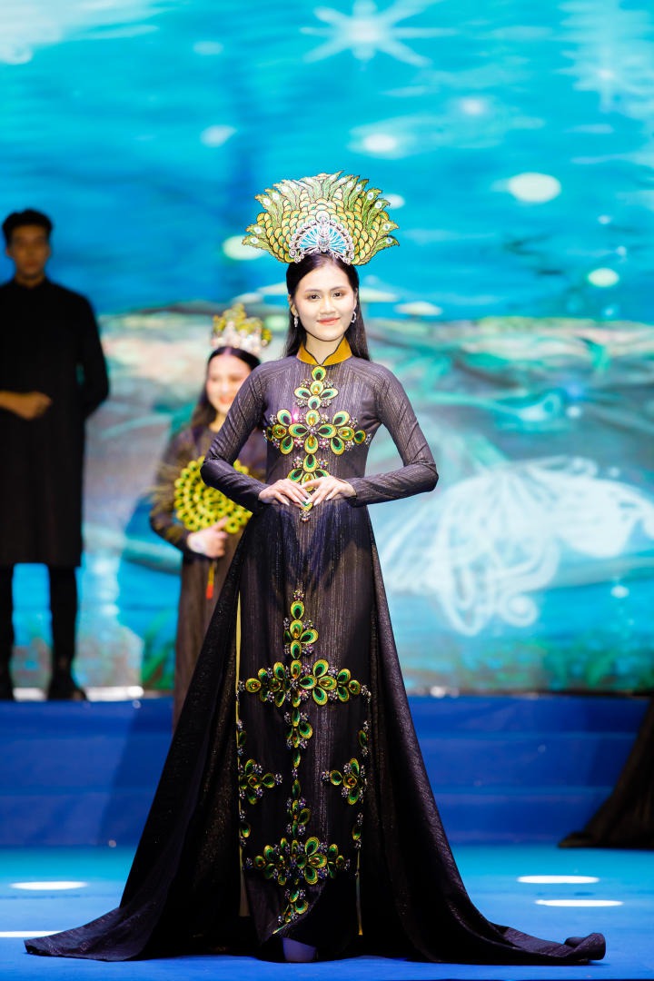 Nữ sinh Nguyễn Thị Tuyết Nhung đăng quang Hoa khôi Miss HUTECH 2023 216