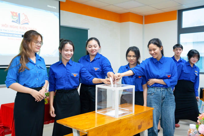 Đoàn Khoa Tiếng Anh kiện toàn nhân sự, tiếp sức cho nhiệm kỳ 2025-2027 32