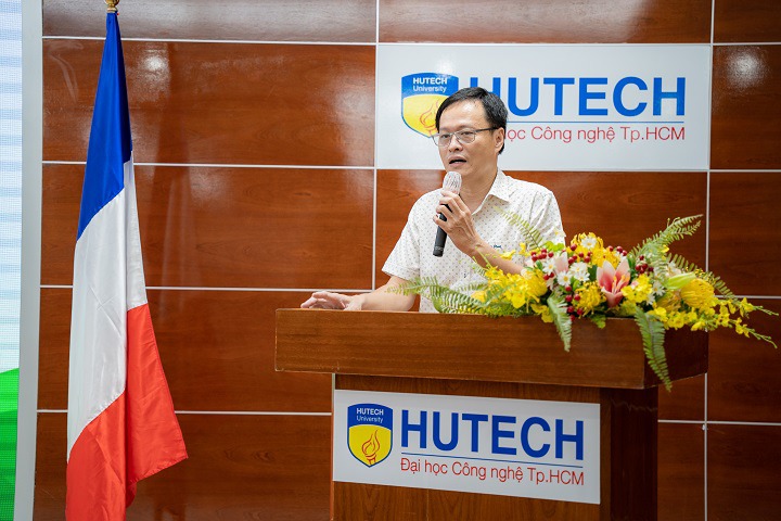 Tân sinh viên chương trình liên kết quốc tế CY Cergy Paris Université (Pháp) hứng khởi tìm hiểu về chương trình học 24