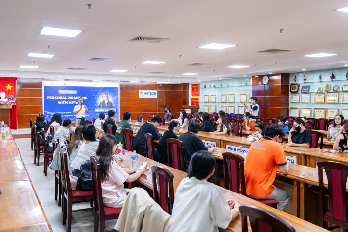Sinh viên Khoa Marketing - Kinh doanh quốc tế khám phá NFT trong hành trình phát triển thương hiệu cá nhân 20
