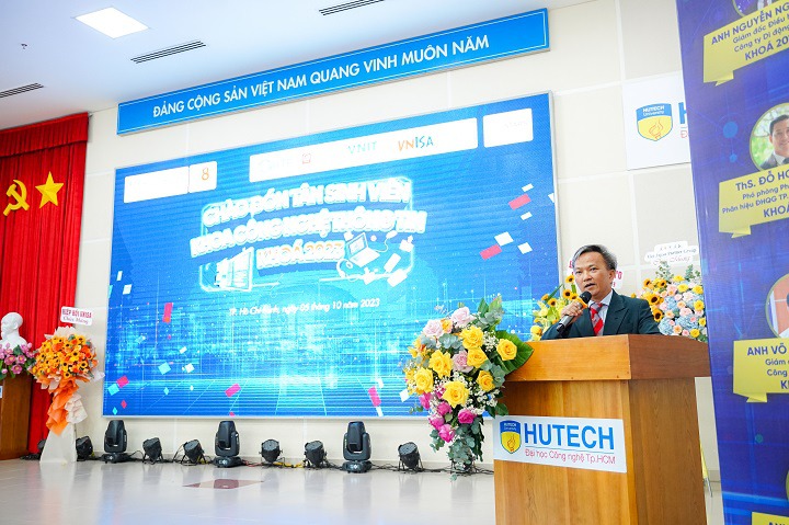 Khoa Công nghệ thông tin HUTECH tưng bừng chào đón tân binh về ngôi nhà chung 66