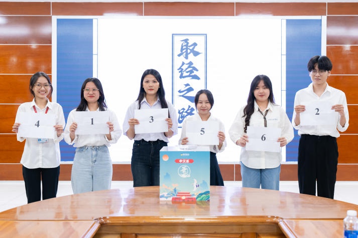Sinh viên Khoa Trung Quốc đọ sức tiếng Trung tại cuộc thi “Hán ngữ tranh bá” 50