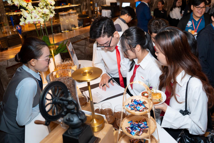 ​[Video] Sinh viên Quản trị khách sạn "chạm ngõ" ngành nghề cùng JW Marriott Hotel & Suites SaiGon 24