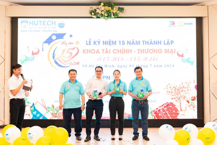 Rộn ràng Lễ kỷ niệm 15 năm thành lập của Khoa Tài chính - Thương mại HUTECH 116