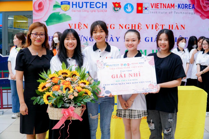 Chủ nhân của những giải thưởng tại cuộc thi cắm hoa đã lộ diện HUTECH 2
