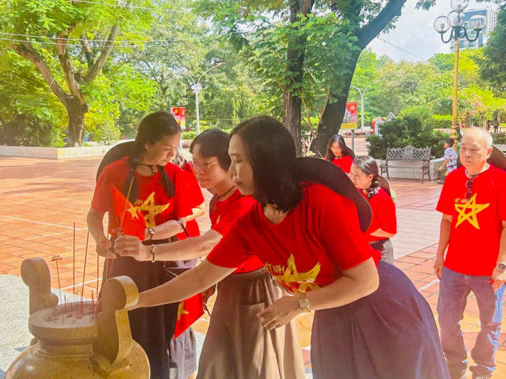 Đảng viên Chi bộ 7 HUTECH về nguồn bồi đắp lý tưởng cách mạng 52