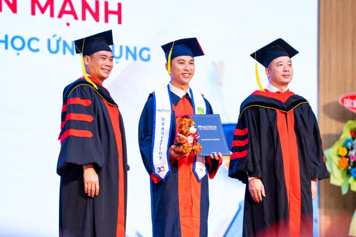 [Video] Từ sàn đấu đến lễ vinh danh: Câu chuyện bản lĩnh của tân khoa HUTECH Nguyễn Phạm Vĩnh Khang 84