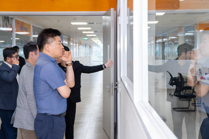 HUTECH signs cooperation agreement with Dawoon and receives equipment sponsorship worth over VND 1.5 billion 79