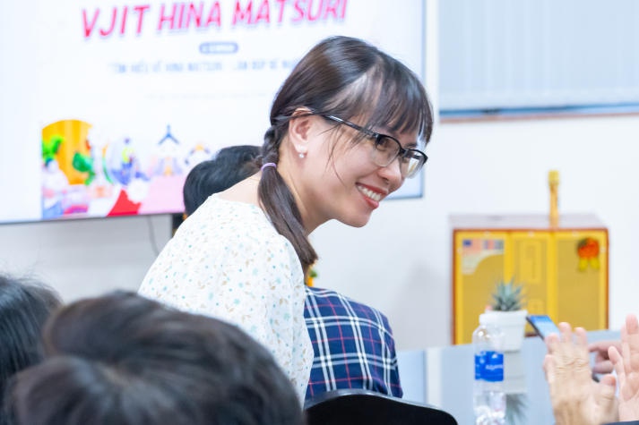 Sinh viên HUTECH thích thú chiêm ngưỡng búp bê Nhật tại Lễ hội VJIT Hina Matsuri 15