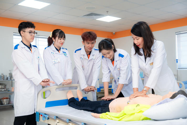 HUTECH chính thức tuyển sinh đào tạo ngành Y khoa,  trao học bổng 30% học phí toàn khoá 48