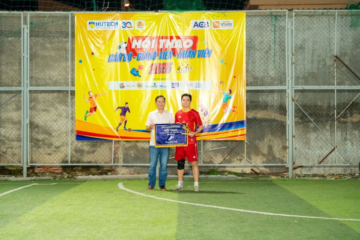 [Hội thao CB-GV-NV HUTECH 2025]: VPT-VPHĐT-P.NS-TT.KĐ-ĐBCL-B.TTr-TT.IT đăng quang ngôi vương Bóng đá nam 118