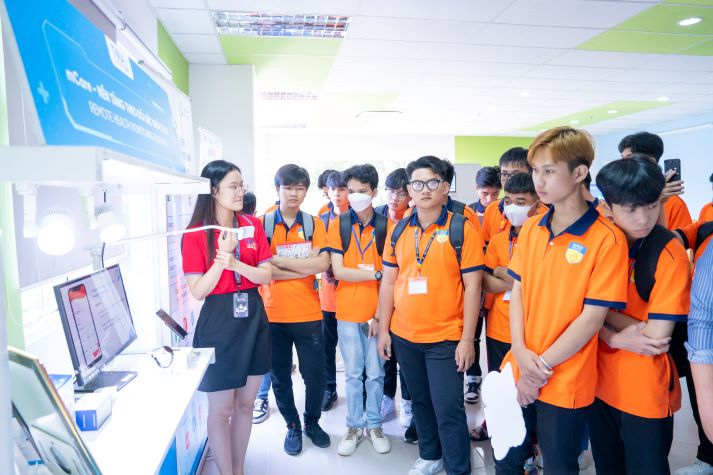 Sinh viên HUTECH sớm “bắt sóng” môi trường làm việc thực tế ngay từ năm nhất 24