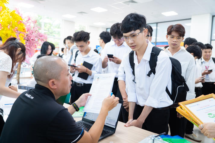 [HUTECH 30 năm] Kiến tạo môi trường giáo dục toàn diện 101