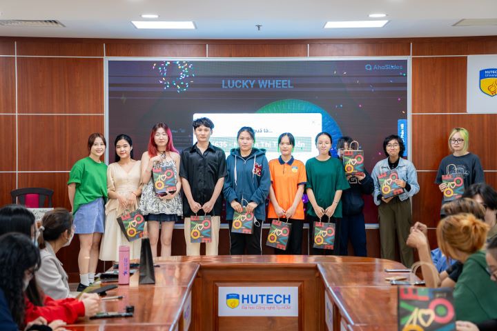 Cuộc thi “From Vietnam With Love” chính thức phát động, sinh viên Thiết kế thời trang HUTECH có cơ hội thể hiện tài năng 88